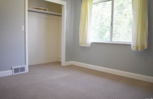 490 S AVERETT W Gallery 3