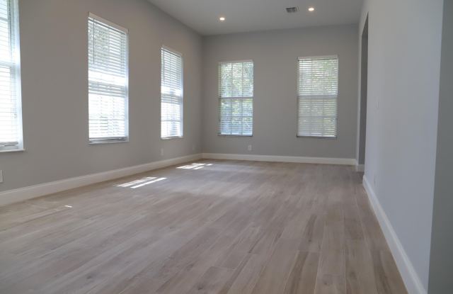 806 NW 82ND Place Gallery 2