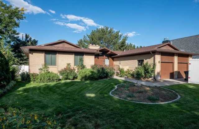 Charming 2bd/1bth | Fully Furnished! | Great Location! photos photos