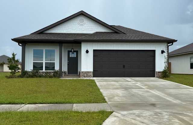 ELBERTA - Three Bedroom, Two Bath w/Office/Flex Space Gallery 1