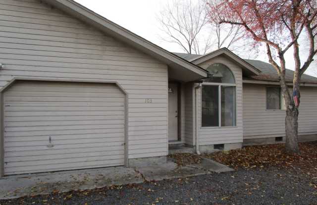 2 Bedroom Duplex Near Library - Water/Sewer Included! Available NOW! photos photos