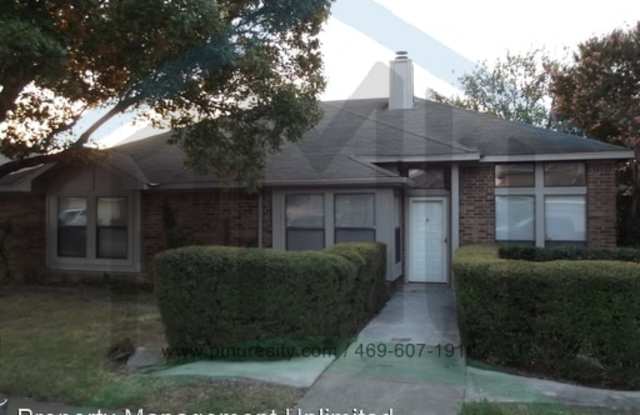 823 Astaire Ave - 823 Astaire Avenue, Duncanville, TX 75137