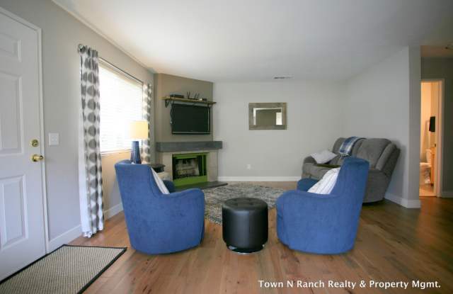 3Br 2 1/2Ba, 2 Story Condo Avail now  short term lease Gallery 4