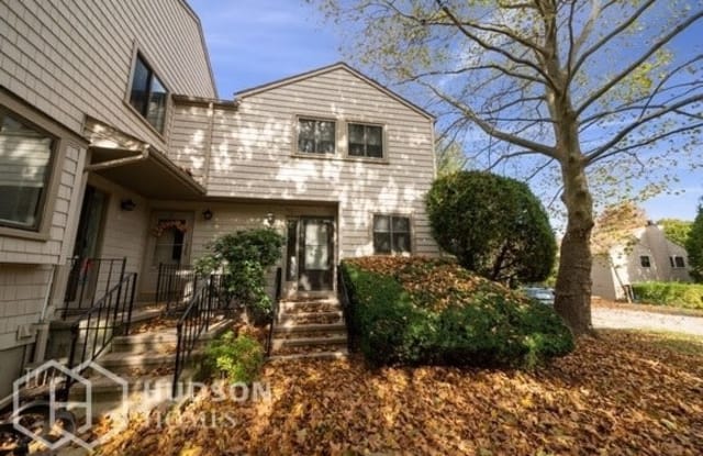 111 Fiddler Green Road - 111 Fiddler Green Road, Stratford, CT 06614