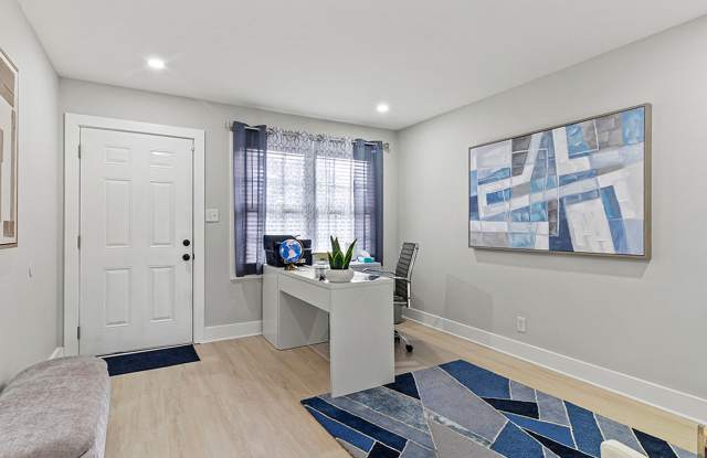 Blue Pines Apartments: 2 bed/1 bath - Freshly Renovated, Perfectly Private! Gallery 3