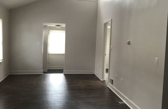 601 E Golf Ave - 601 East Golf Avenue, Vandercook Lake, MI 49203