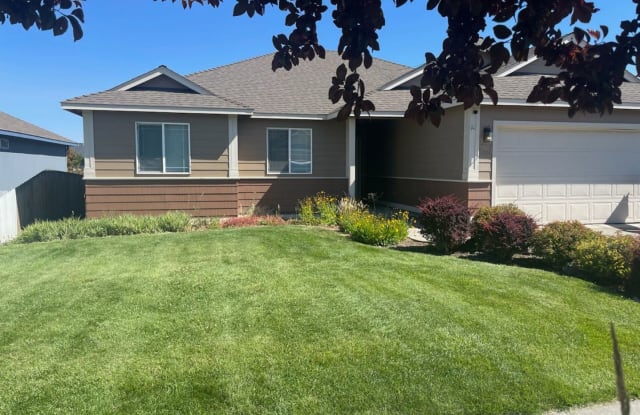 2359 NW Fir Ave. - 2359 Northwest Fir Avenue, Redmond, OR 97756