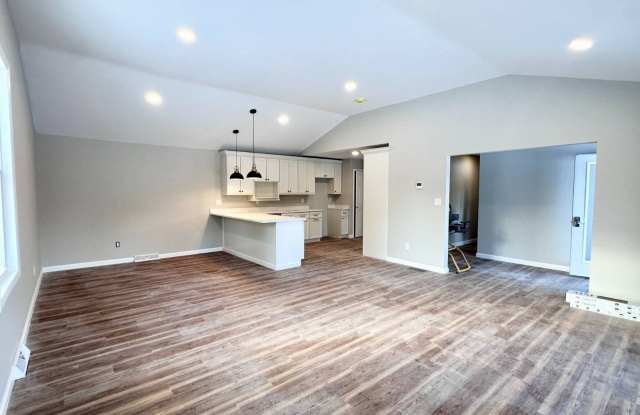 521 Middleline Road photos photos