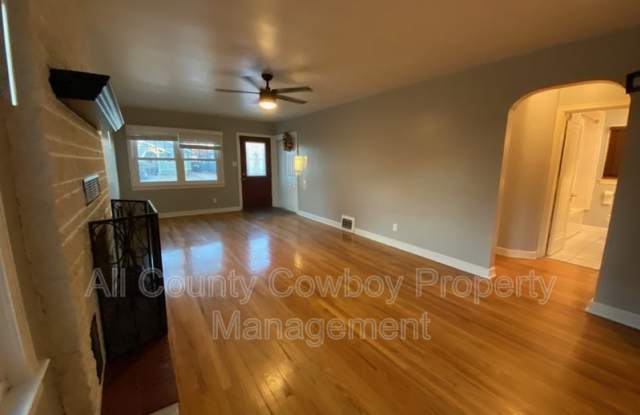 209 E 2nd Ave photos photos