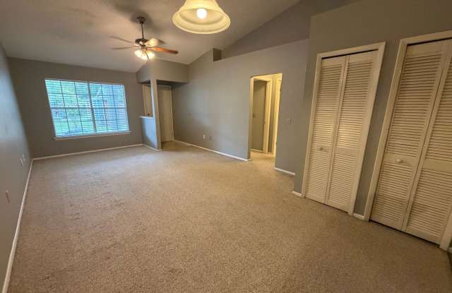 Convenient 2/2 Orlando Condo – Water & Garbage Included! Gallery 4