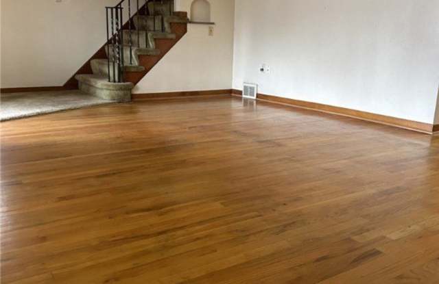 800 Greenfield Ave. Gallery 3
