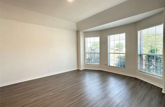 2805 Arabian Lane Gallery 3