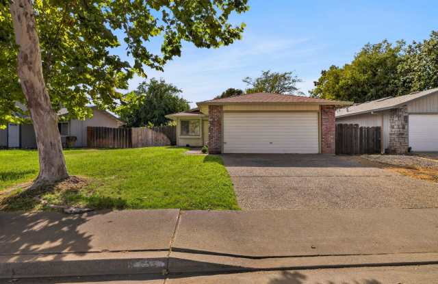 Rare find home with 2-Car Garage, Fenced Yard, with Convenient Location! Gallery 3