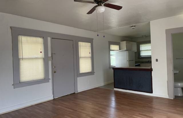 Cozy 1 Bedroom 1 Bathroom Apartment Gallery 4