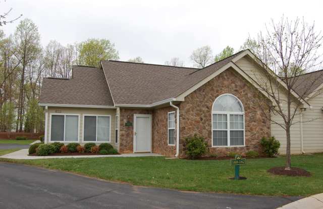 Main level living - 2 BR / 2 BA - Sunroom - Garage - Workshop photos photos