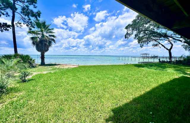 Beautiful 3B/3.5B Waterfront Fully Furnished Home available for Long-Term Rental! Gallery 3