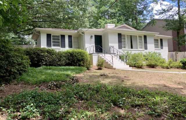1821 Fernwood Road Gallery 3
