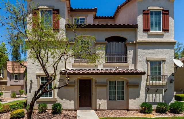 Three levels of comfort. Two bedrooms. One perfect home. - 5724 South 21st Terrace, Phoenix, AZ 85040