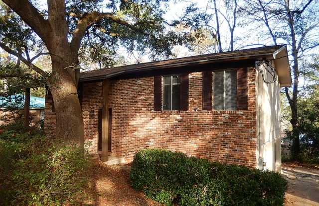 CHARMING NW 3/2 w/ Den, 2 Car Garage, Deck, Fenced Yard, & Wood Floors! $1725/month Avail July 1st! photos photos