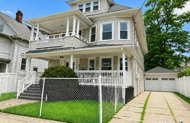 695 Laurel Avenue Gallery 1