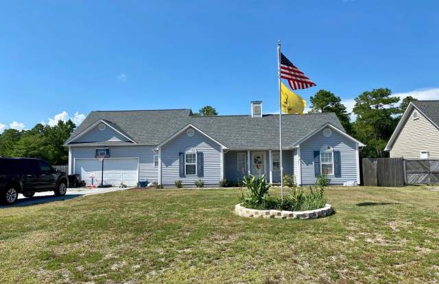 Spacious 3 Bed w/ Bonus Room photos photos