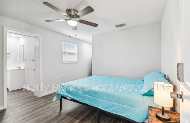 10033 Brunswick Lane - Room 2 Gallery 1