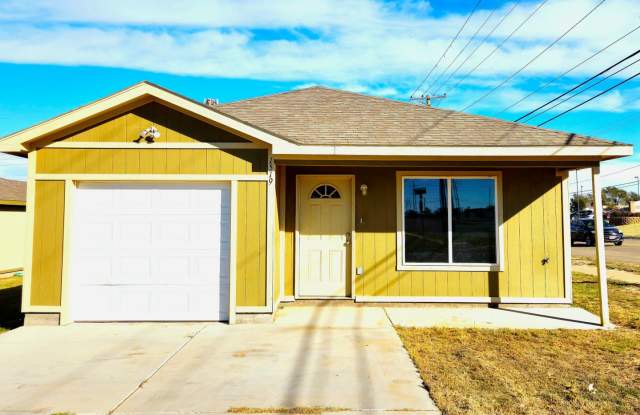 Great 3-bedroom house with a fenced backyard. photos photos Great 3-bedroom house with a fenced backyard. photos photos