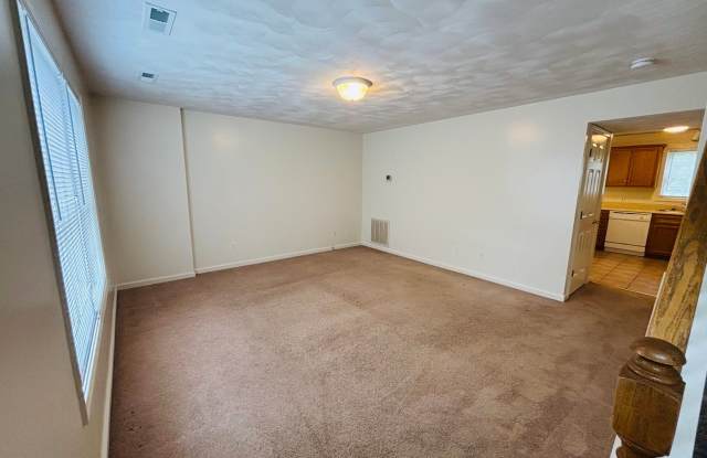 2 Bedroom, 1.5 Bath Townhouse photos photos