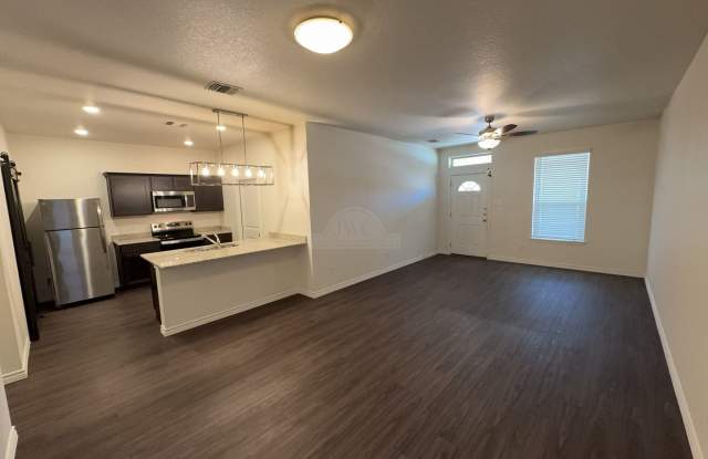 ***1-Week Free Rent***5106 Rose Garden Loop Gallery 4
