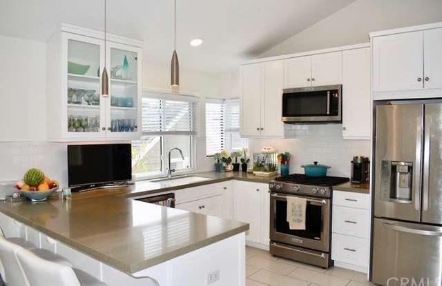 208 Manhattan Ave - 208 Manhattan Avenue, Hermosa Beach, CA 90254