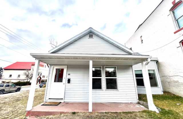 Pet Friendly 3 Bed 1 Bath Single Family home Close to Downtown! photos photos