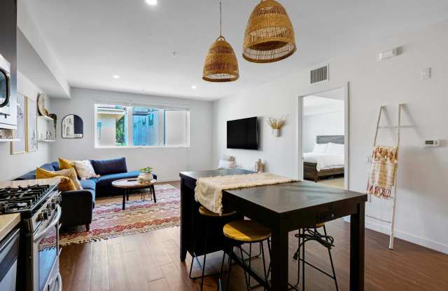The Metropolitan at Larchmont Village Gallery 2