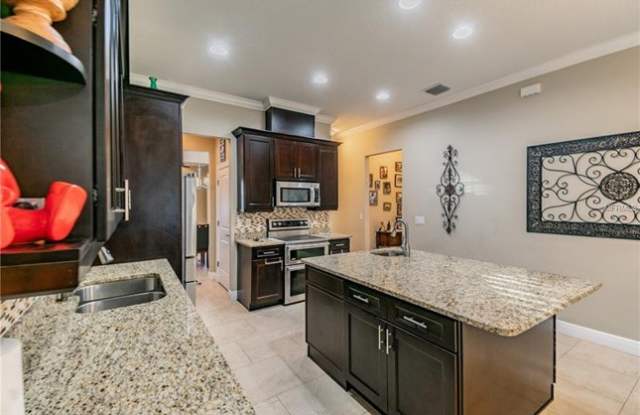 812 West Country Club Drive Gallery 3