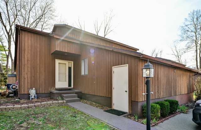 10 Meadow Ln Gallery 1