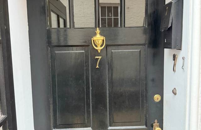 Charming apartment on Church St! Gallery 2