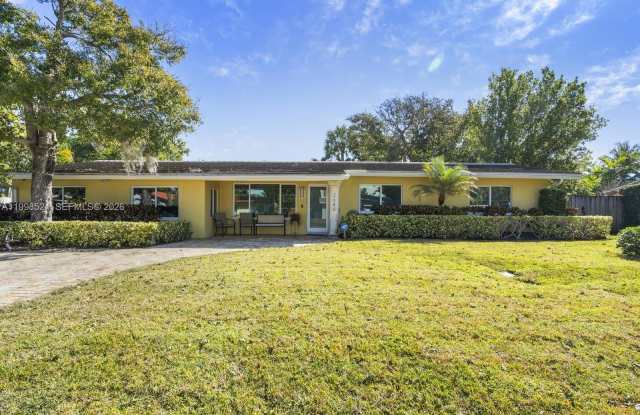 2648 NE 26th Ave photos photos