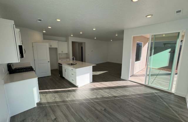 PRICE REDUCED!! 4 Bed Home with office in Starr Springs at Long Valley Washington Home Gallery 4