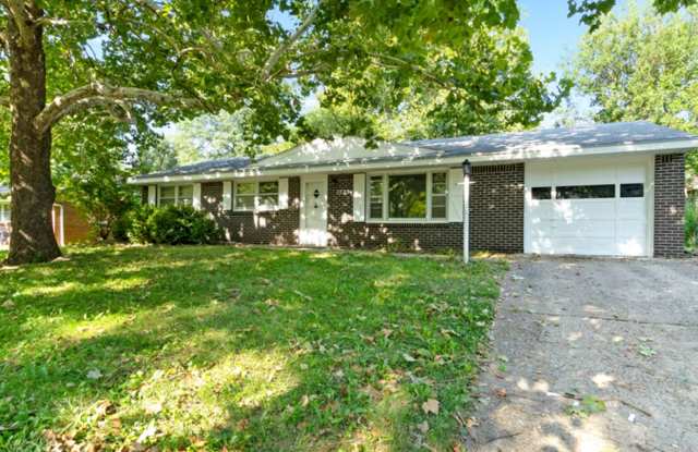 Awesome 3 bedroom home located in a quiet family neighborhood close to to K-State, schools, and shopping! - 1733 Vaughn Drive, Manhattan, KS 66502
