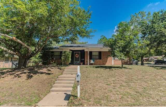 1102 Julie Street - 1102 Julie Street, Weatherford, TX 76086