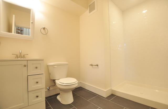 Beautiful 3 bedroom available 9/1 Gallery 4