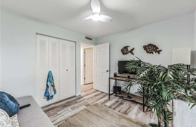 8081 S Woods Cir Gallery 4