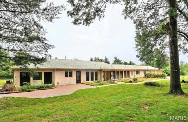 319 S New Ballas Road photos photos