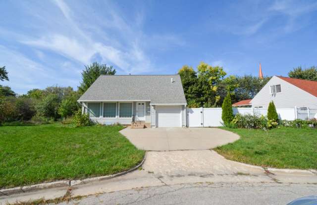 Bright & beautiful home at the end of a quiet cul de sac photos photos