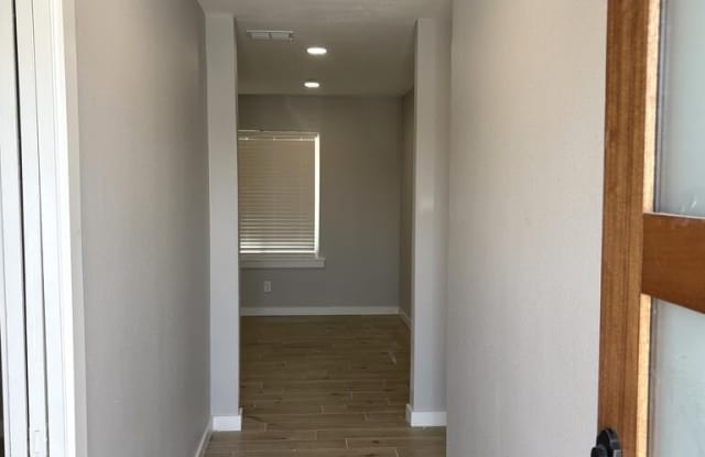 209 E Dormard Ave Gallery 2