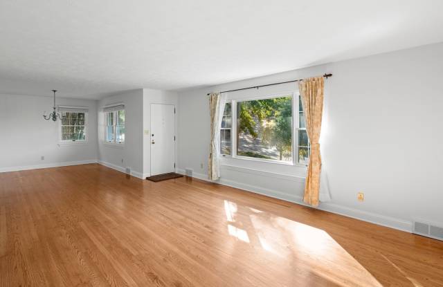House in Wonderful Grove Park Gallery 4