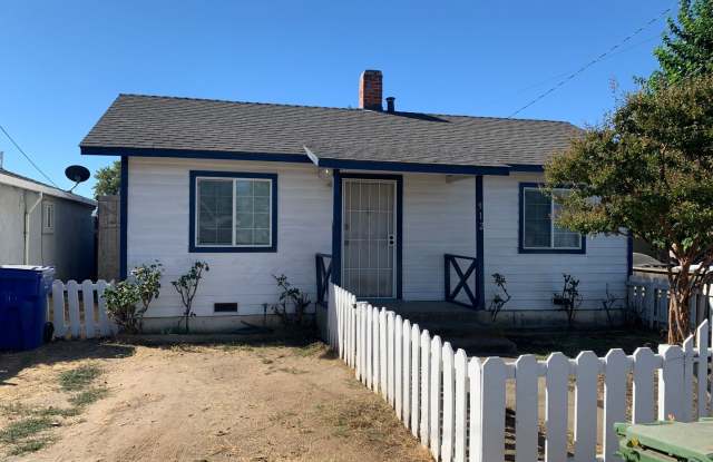 Rare One bedroom single family home - 912 Wayside Drive, Turlock, CA 95380