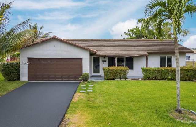 4020 NW 76th Ave photos photos