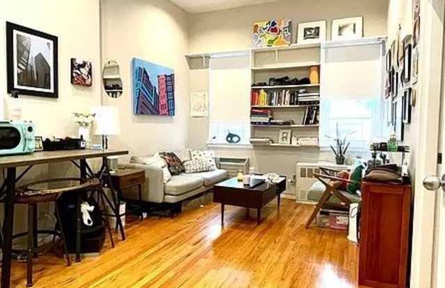 1129 Lexington Avenue - 1129 Lexington Avenue, New York City, NY 10075