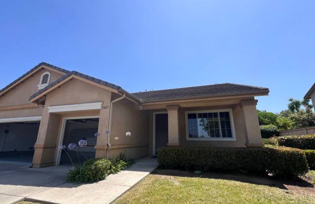 Beautiful home in gated community! Spacious layout, ample size rooms, WD hookups 3 car garage and more! photos photos