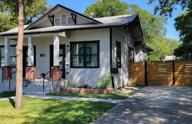 631 W Kings Hwy unit: 3 photos photos